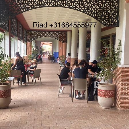 Riad Nezha Avec Jacuzzi Et 3 Piscines Au Coeur De Marrakesh Exterior photo