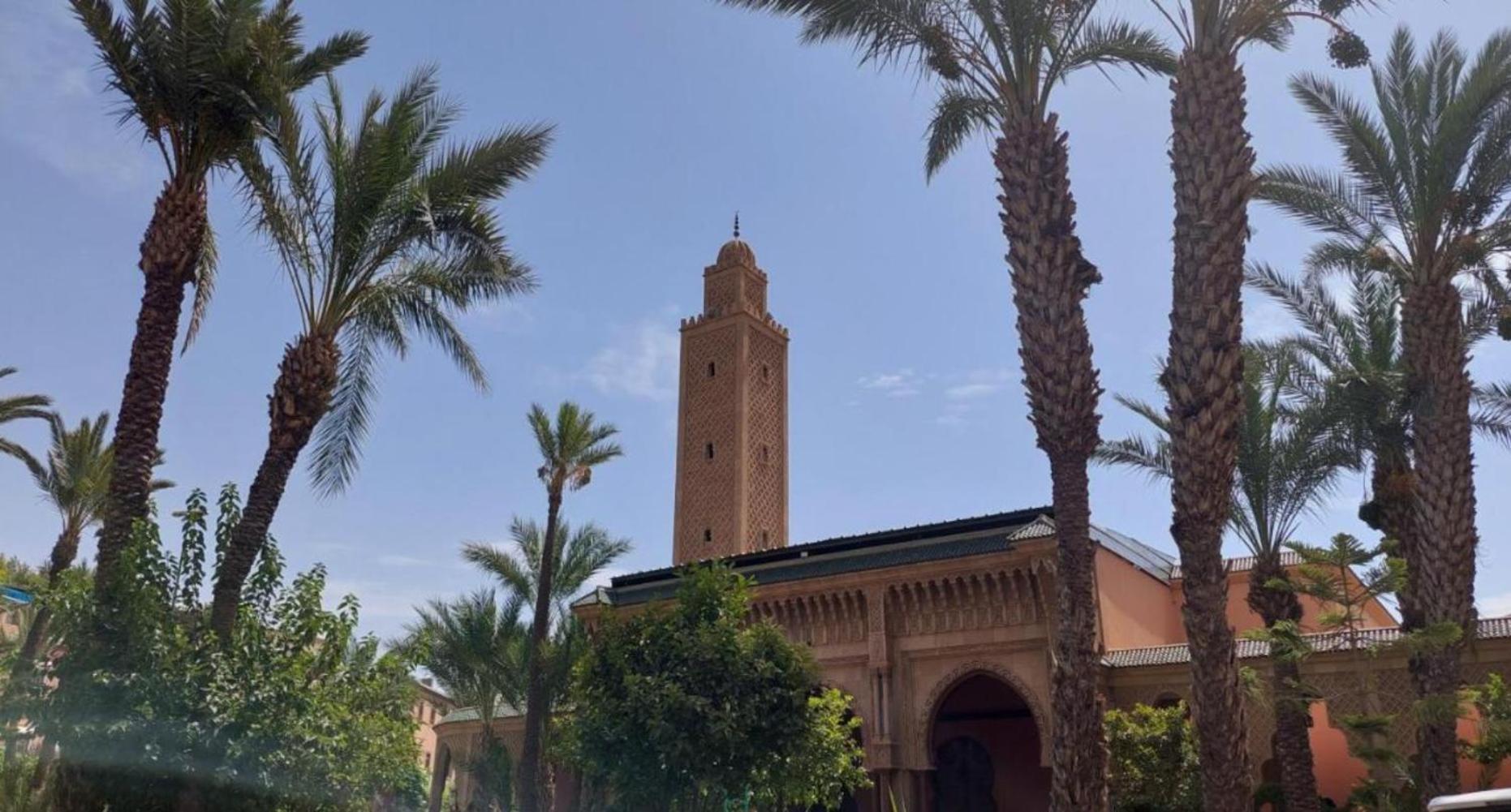 Riad Nezha Avec Jacuzzi Et 3 Piscines Au Coeur De Marrakesh Exterior photo