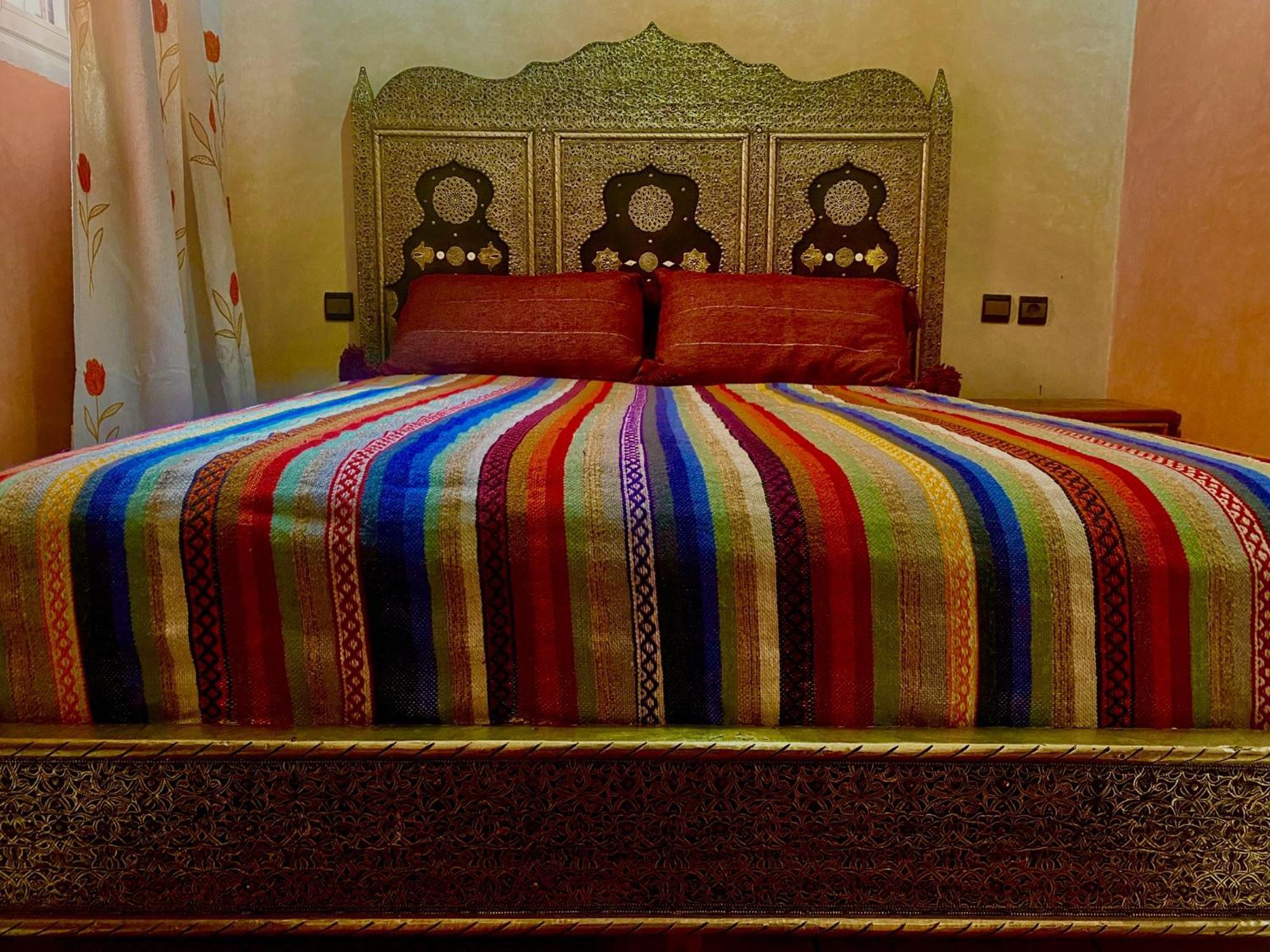 Riad Nezha Avec Jacuzzi Et 3 Piscines Au Coeur De Marrakesh Exterior photo