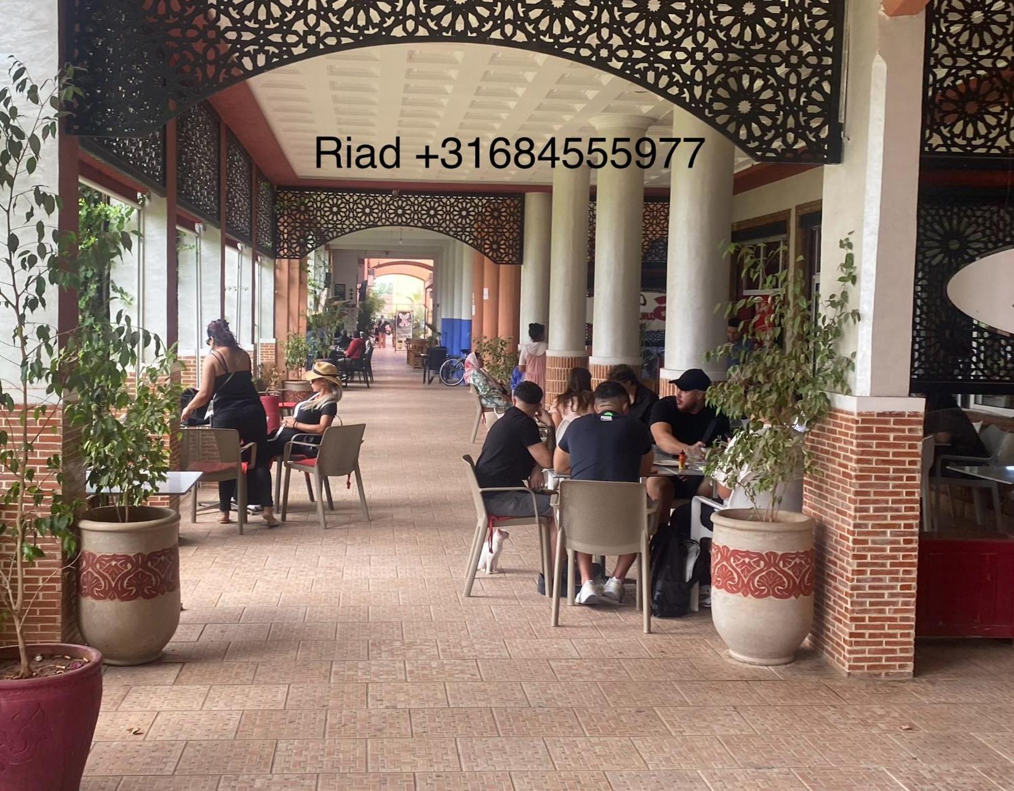 Riad Nezha Avec Jacuzzi Et 3 Piscines Au Coeur De Marrakesh Exterior photo