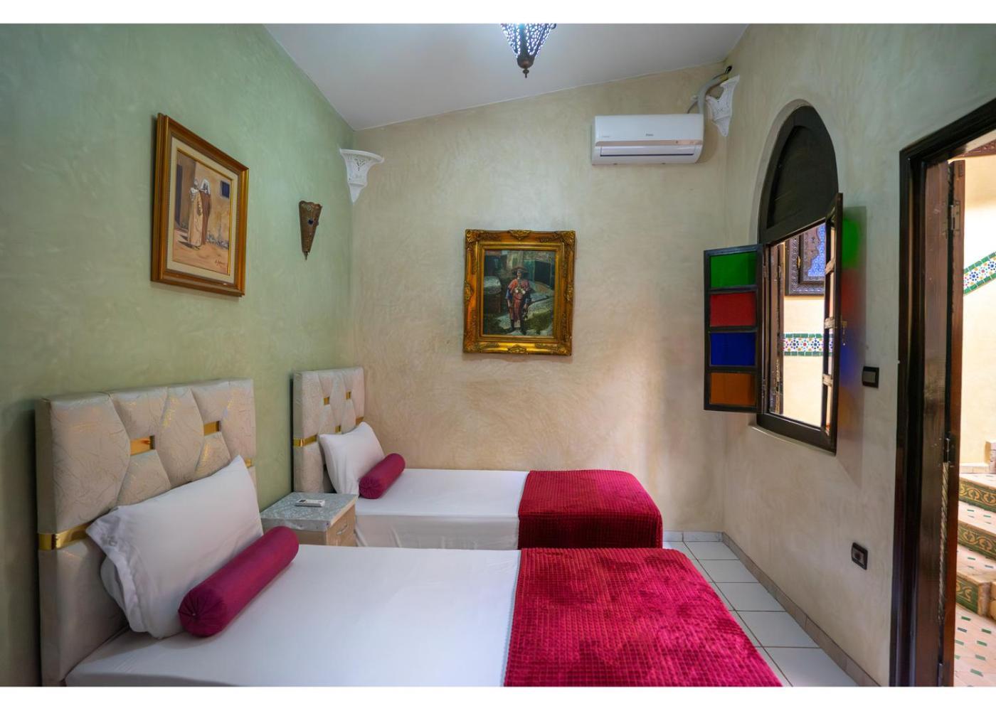Riad Nezha Avec Jacuzzi Et 3 Piscines Au Coeur De Marrakesh Exterior photo